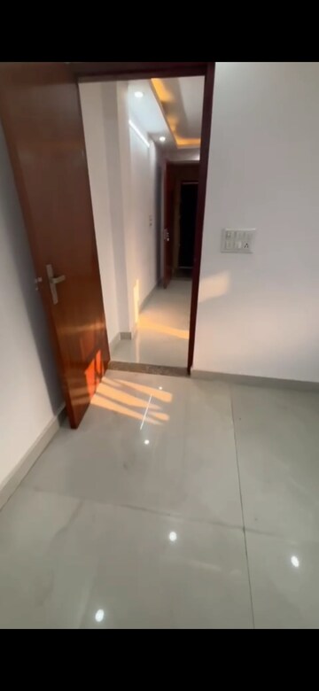 Room in 1 BHK Builder Floor at Malviya Nagar – for Rent
