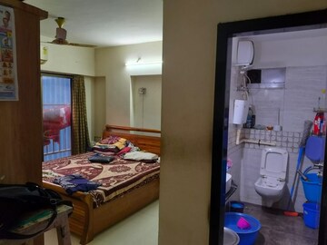 Bedroom in 3 BHK Apartment at Orchid Apartment Santacruz West, Santacruz West – for Rent