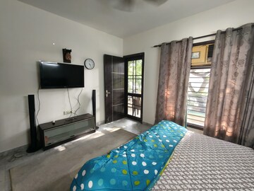 Bedroom in 2 BHK Builder Floor at Sector 49 – for Rent