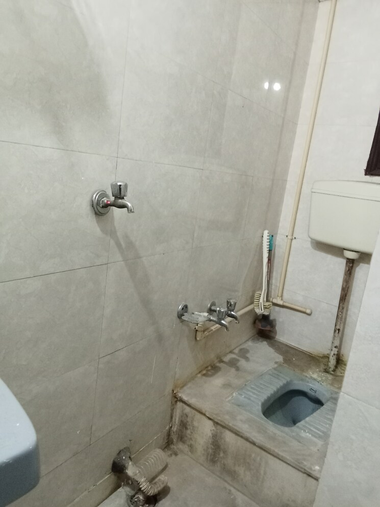 Bathroom, arjun nagar 2 Bedroom 650 Sq.Ft. Builder Floor In Arjun Nagar Delhi 9023172