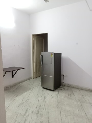 Room in 1 BHK Builder Floor at Safdarjung Development Area – for Rent