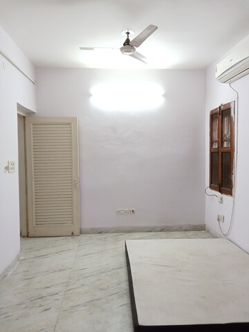 Room in 1 BHK Builder Floor at Safdarjung Development Area – for Rent