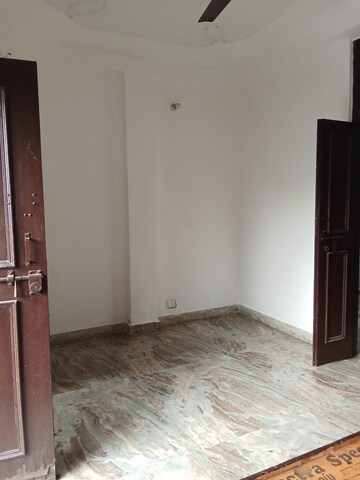 Room in 1 BHK Builder Floor at Arjun Nagar – for Rent