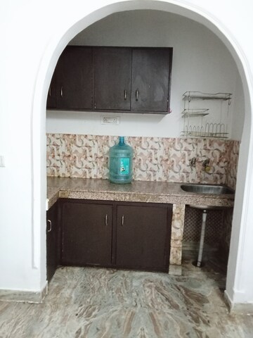 Furnished Amenities in 1 BHK Builder Floor at Arjun Nagar – for Rent