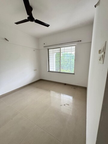 Room in 2 BHK Apartment at Kolte Downtown Beryl, Kharadi – for Rent