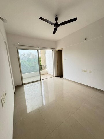 Room in 2 BHK Apartment at Kolte Downtown Beryl, Kharadi – for Rent