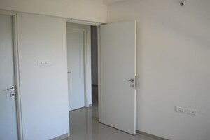 Room in 3 BHK Apartment at Godrej Greens, Undri – for Rent