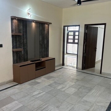 Room in 3 BHK Independent House at Sector 14 – for Sale
