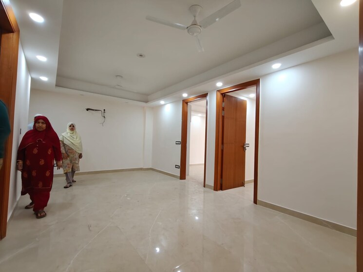 Room, freedom fighters enclave 3 Bedroom 1800 Sq.Ft. Builder Floor In Freedom Fighters Enclave Delhi 9023244