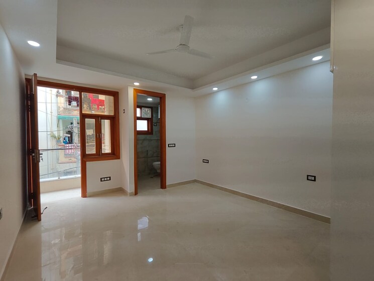 Room, freedom fighters enclave 3 Bedroom 1800 Sq.Ft. Builder Floor In Freedom Fighters Enclave Delhi 9023244
