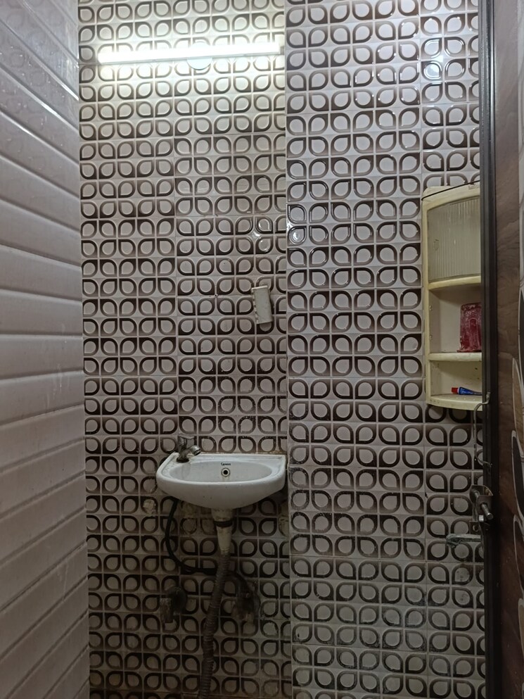 Bathroom, govindpuri 2 Bedroom 500 Sq.Ft. Builder Floor In Govindpuri Delhi 9023257