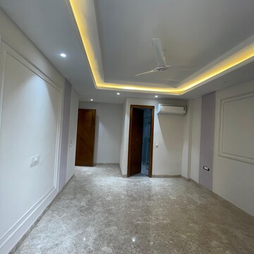 Room in 6+ BHK Independent House at Sector 15 – for Sale