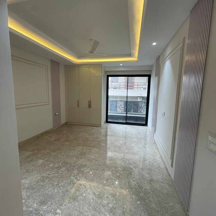 Room, sector 15 6+ Bedroom 263 Sq.Yd. Independent House In Sector 15 Gurgaon 9023259