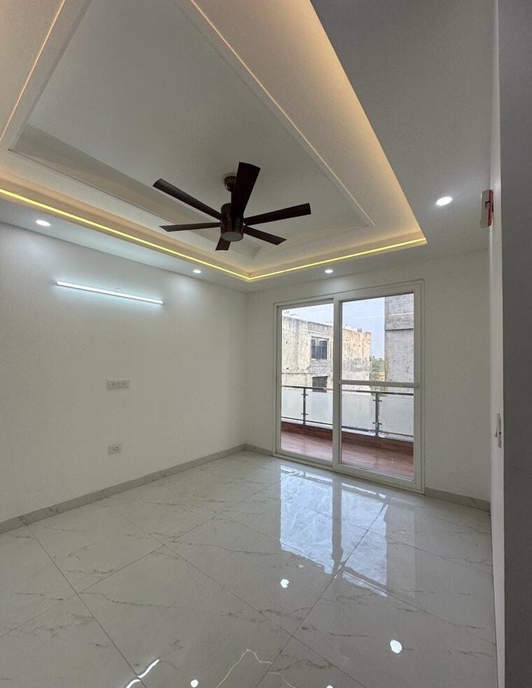 Room, freedom fighters enclave 3 Bedroom 1700 Sq.Ft. Builder Floor In Freedom Fighters Enclave Delhi 9023300