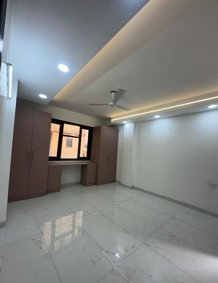 Room, freedom fighters enclave 3 Bedroom 1700 Sq.Ft. Builder Floor In Freedom Fighters Enclave Delhi 9023300