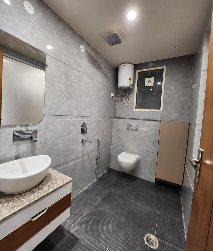 Bathroom, freedom fighters enclave 2 Bedroom 1100 Sq.Ft. Builder Floor In Freedom Fighters Enclave Delhi 9023303