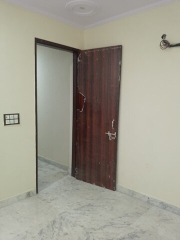 Room in 2.5 BHK Builder Floor at Shastri Nagar – for Rent