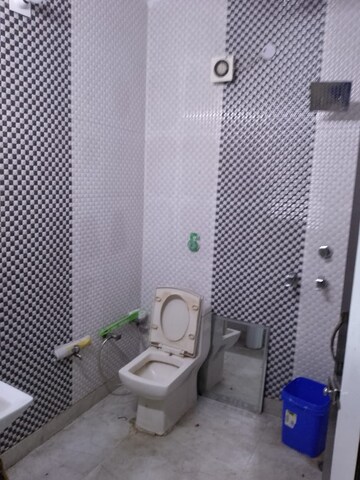 Bathroom in 2.5 BHK Builder Floor at Shastri Nagar – for Rent