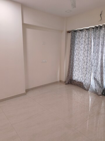 Room in 3 BHK Apartment at Jiten Apartment, Andheri West – for Rent