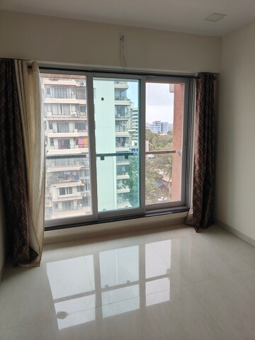Room in 3 BHK Apartment at Jiten Apartment, Andheri West – for Rent