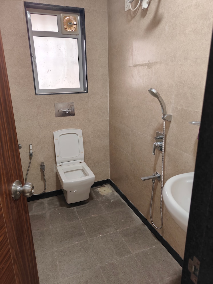 Bathroom, jiten-apartment 3 Bedroom 1300 Sq.Ft. Apartment In Andheri West Mumbai 9023386