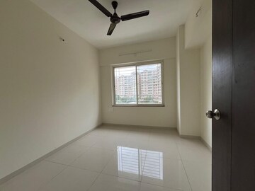 Room in 2 BHK Apartment at Paranjape Forest Trails The Highlands, Bhugaon – for Rent
