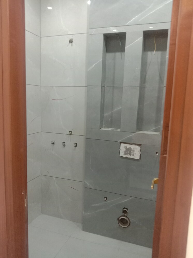 Bathroom, central kharar 4 Bedroom 109 Sq.Yd. Independent House In Central Kharar Chandigarh 9023422