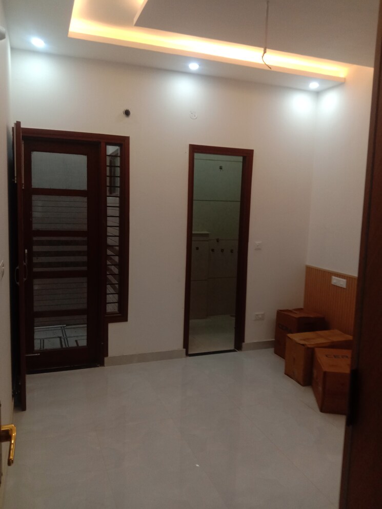 Room, central kharar 4 Bedroom 109 Sq.Yd. Independent House In Central Kharar Chandigarh 9023422