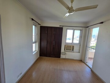 Room in 3 BHK Apartment at Orchid Petals, Sector 49 – for Rent