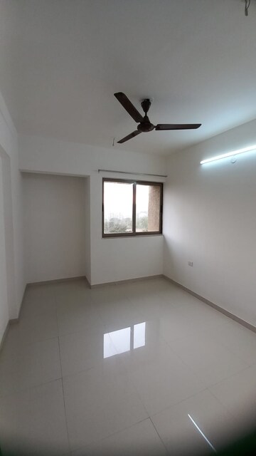 Room in 2 BHK Apartment at Lodha Splendora, Ghodbunder Road – for Rent