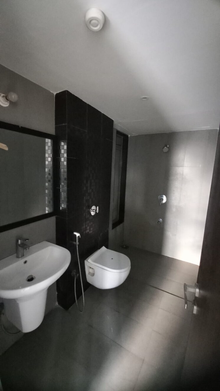 Bathroom, lodha-splendora 2 Bedroom 701 Sq.Ft. Apartment In Ghodbunder Road Thane 9023471