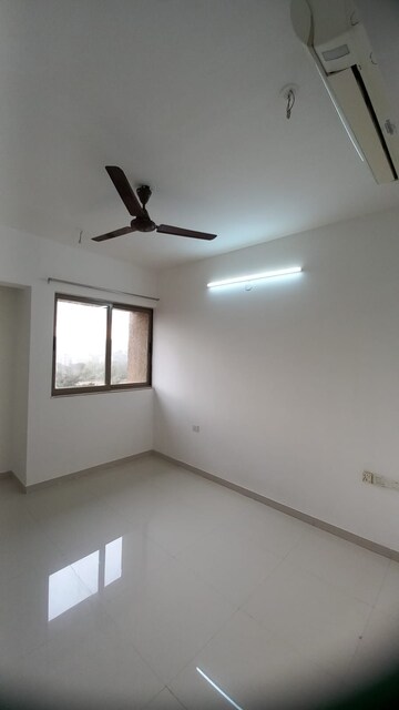 Room in 2 BHK Apartment at Lodha Splendora, Ghodbunder Road – for Rent