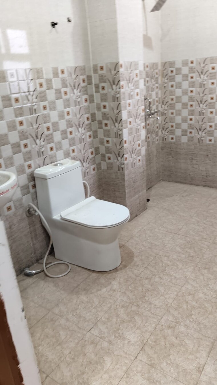 Bathroom, sector 20 yamuna expressway 3 Bedroom 1580 Sq.Ft. Villa In Sector 20 Yamuna Expressway Greater Noida 9023567