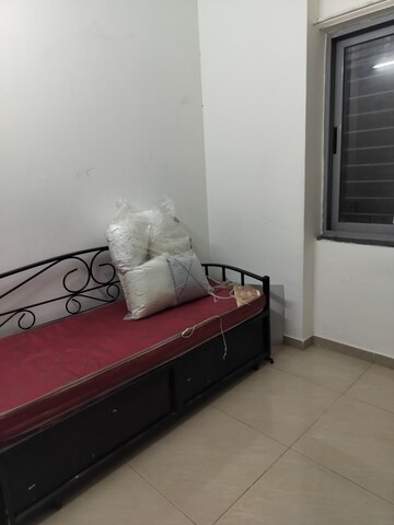 Bedroom in 1.5 BHK Apartment at Amanora Future Towers, Hadapsar – for Rent