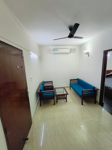 Living Room in 1 BHK Builder Floor at Sushant Vyapaar Kendra, Sector 43 – for Rent