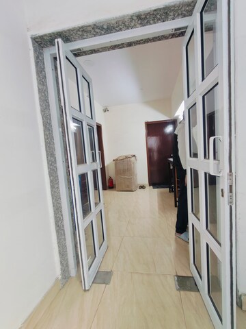Living Room in 1 BHK Builder Floor at Sushant Vyapaar Kendra, Sector 43 – for Rent