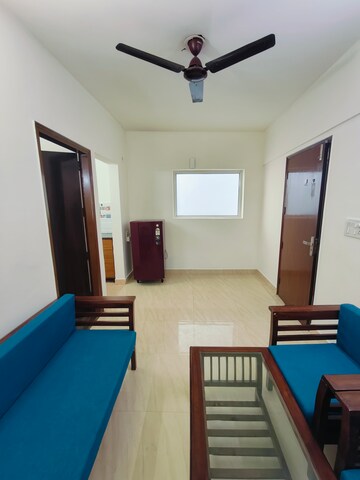 Living Room in 1 BHK Builder Floor at Sushant Vyapaar Kendra, Sector 43 – for Rent