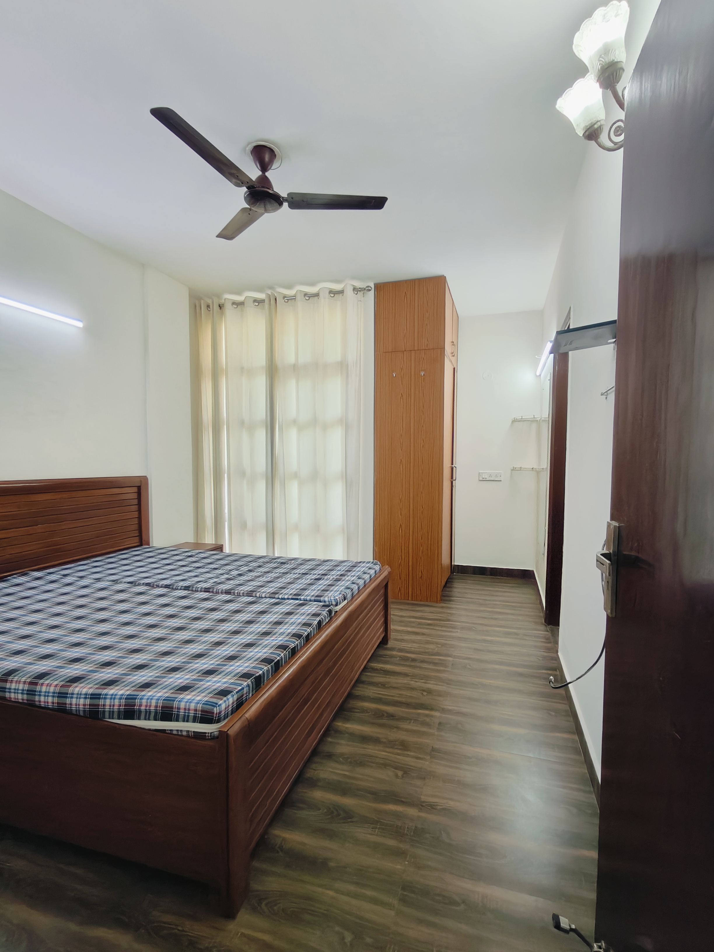 1 BHK + Extra Room Builder Floor For Rent in Sushant Vyapaar Kendra