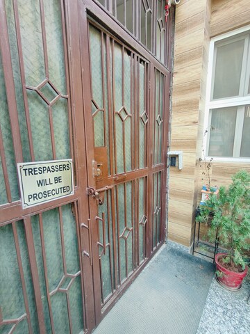 Balcony in 1 BHK Builder Floor at Sushant Vyapaar Kendra, Sector 43 – for Rent