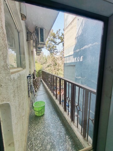 Balcony in 1 BHK Builder Floor at Sushant Vyapaar Kendra, Sector 43 – for Rent