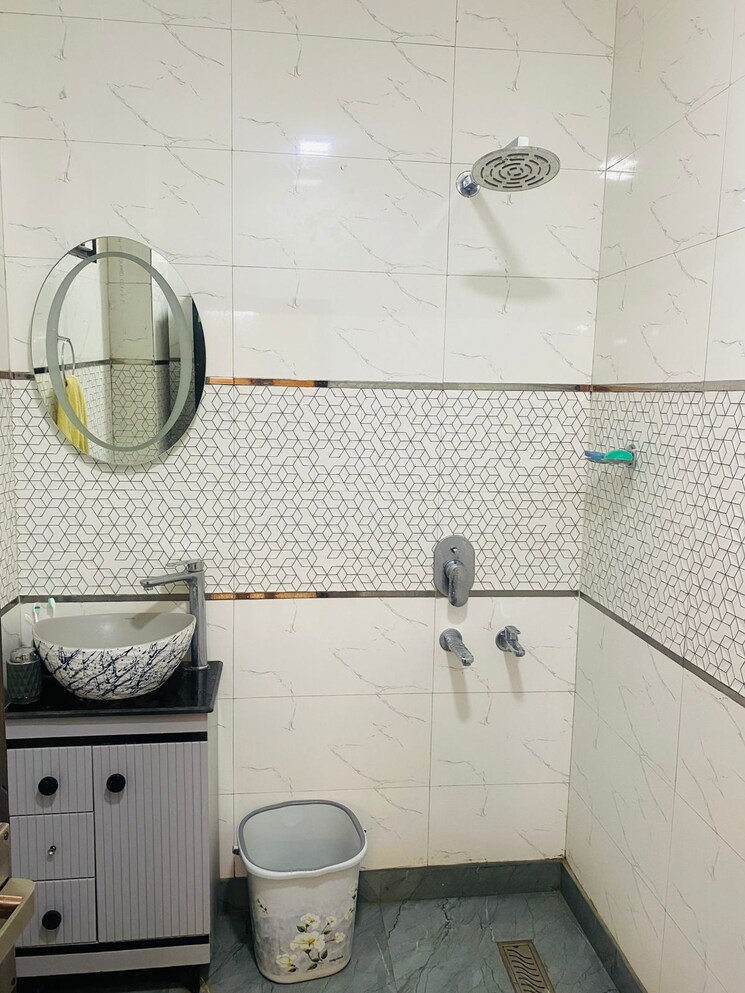 Bathroom, vishnu garden 2 Bedroom 800 Sq.Ft. Builder Floor In Vishnu Garden Delhi 9023604