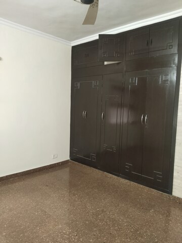 Room in 3 BHK Apartment at Sarita Vihar Pocket-C RWA, Sarita Vihar – for Rent