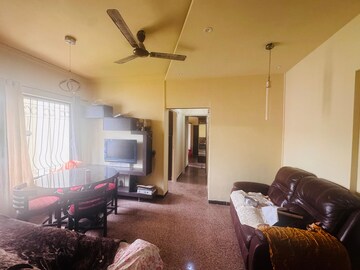 Living Room in 1 BHK Apartment at Jyoti Complex, Goregaon East – for Rent