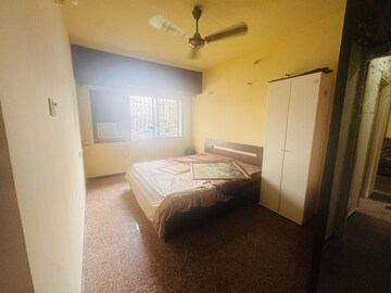 Room in 1 BHK Apartment at Jyoti Complex, Goregaon East – for Rent