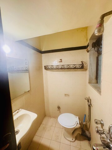 Furnished Amenities in 1 BHK Apartment at Jyoti Complex, Goregaon East – for Rent
