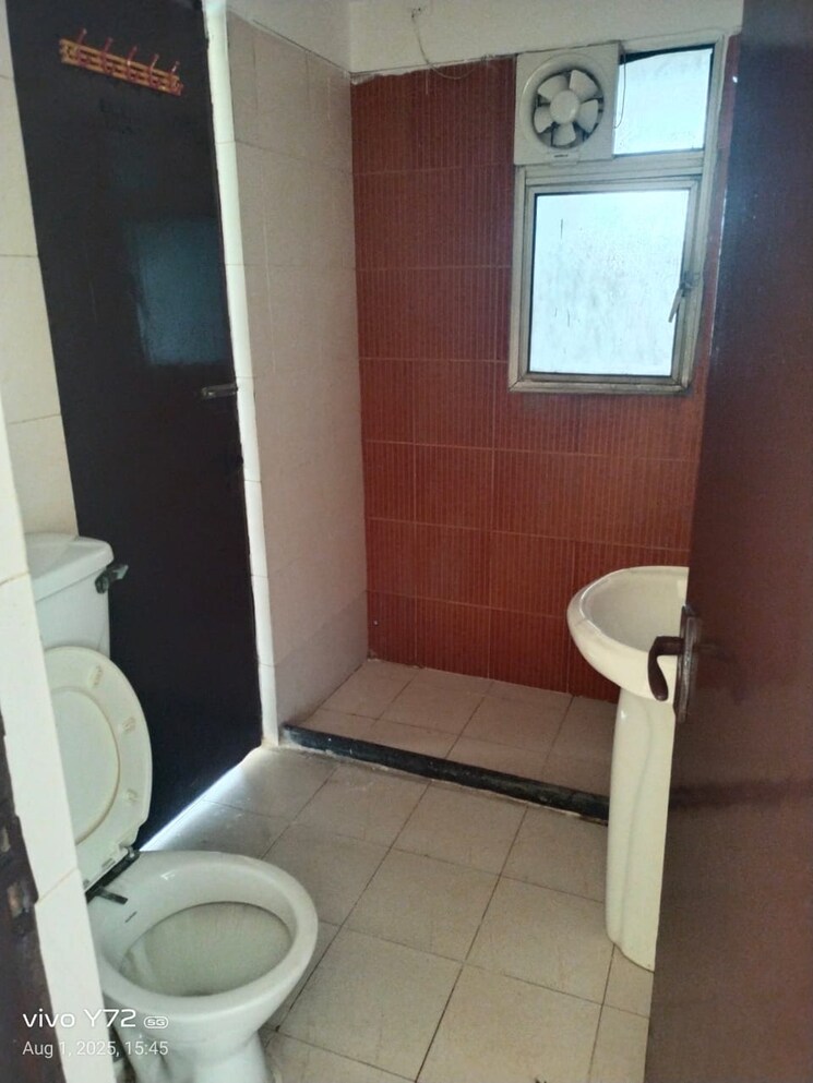 Bathroom, mahagun-mascot-phase-v 2 Bedroom 1230 Sq.Ft. Apartment In Dundahera Ghaziabad 9023672