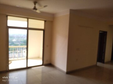 Room in 2 BHK Apartment at Mahagun Mascot Phase V, Dundahera – for Sale