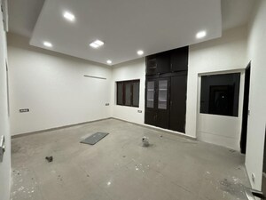 Room in 4 BHK Apartment at HIG Flats, Sector 99 – for Sale