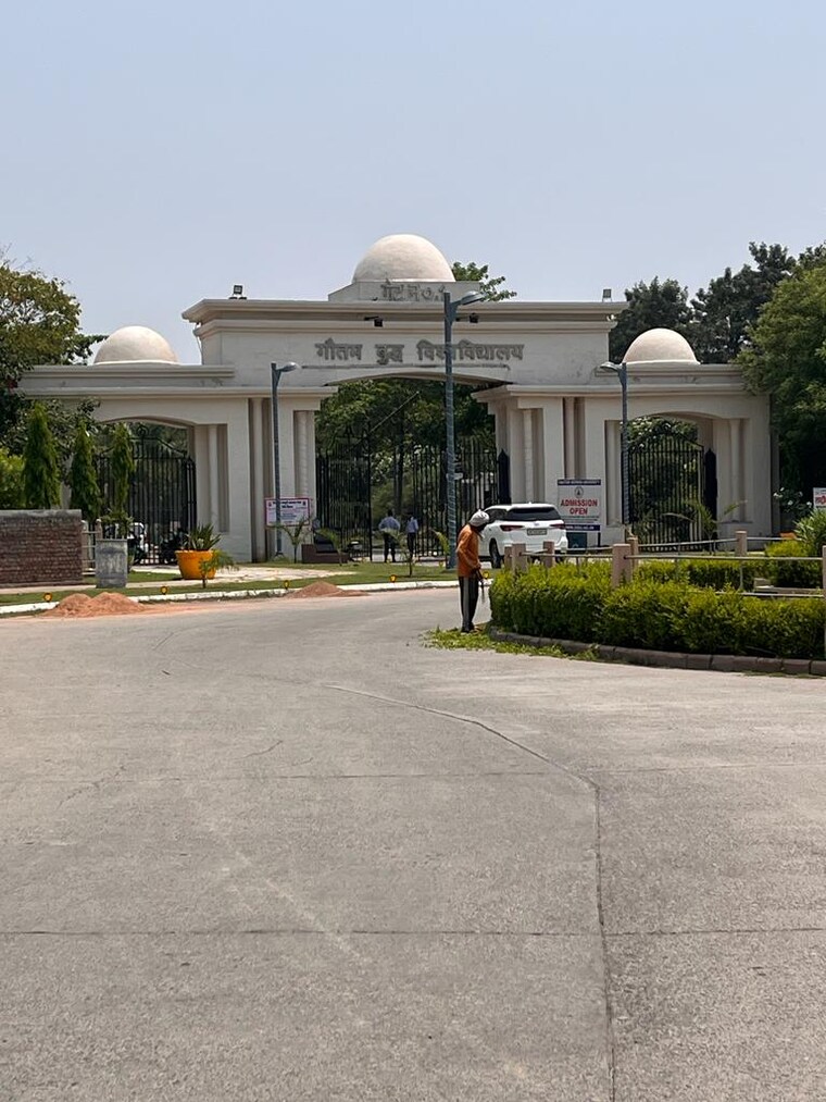 Nearby, jewar  130 Sq.Yd. Plot In Jewar Greater Noida 9023705