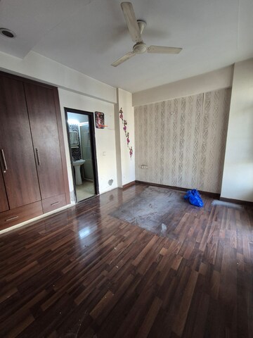 Bedroom in 2.5 BHK Apartment at Prateek Laurel, Sector 120 – for Sale